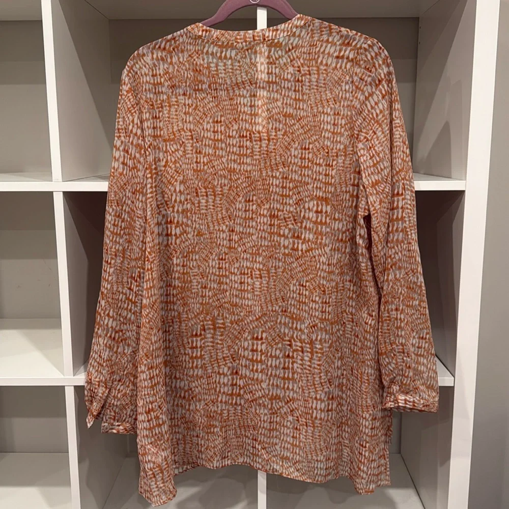 Excellent condition: Susan Graver orange V-neck semi-sheer top, size 10 - Picture 3 of 8